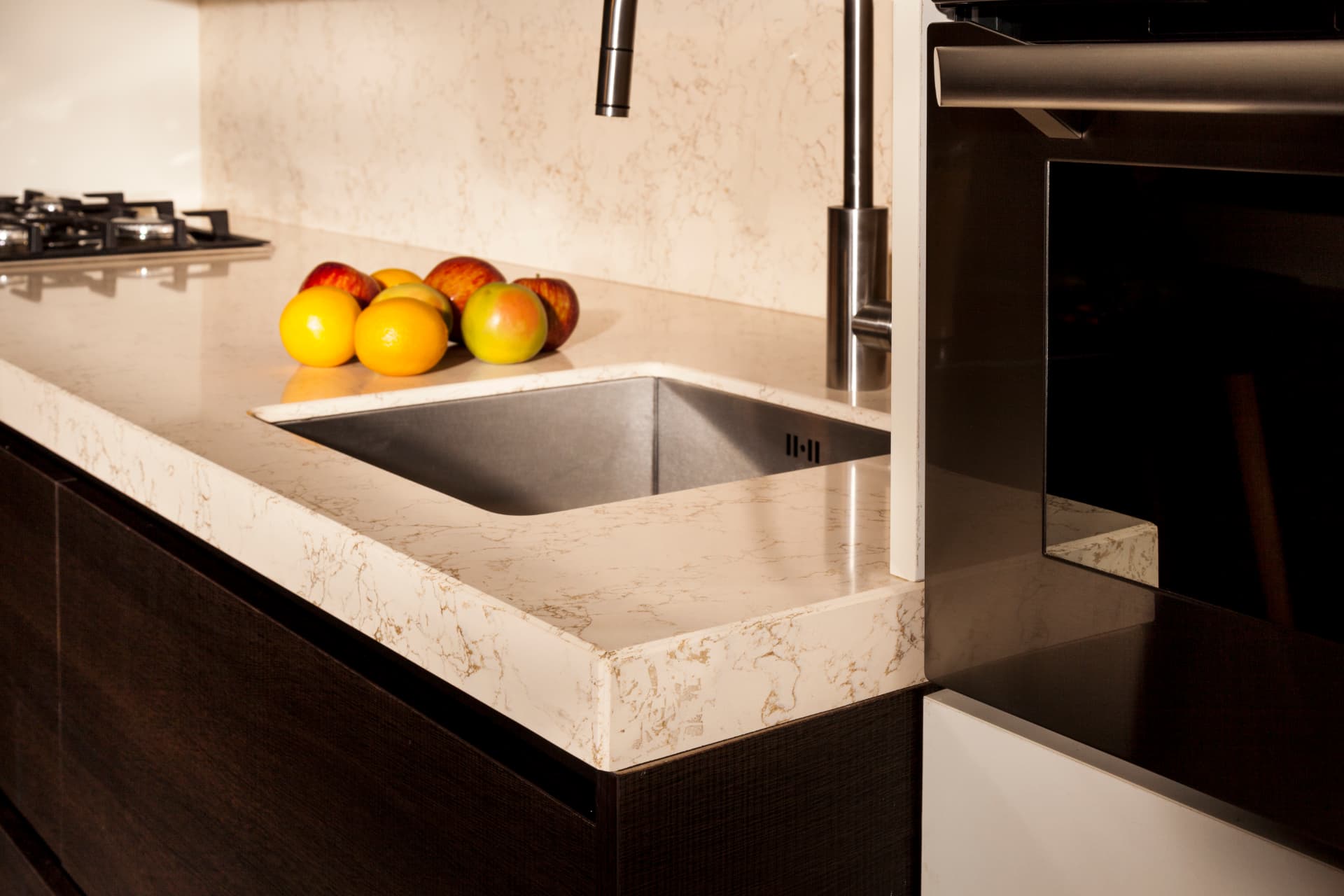 Quartz edge and cutout around an inset sink