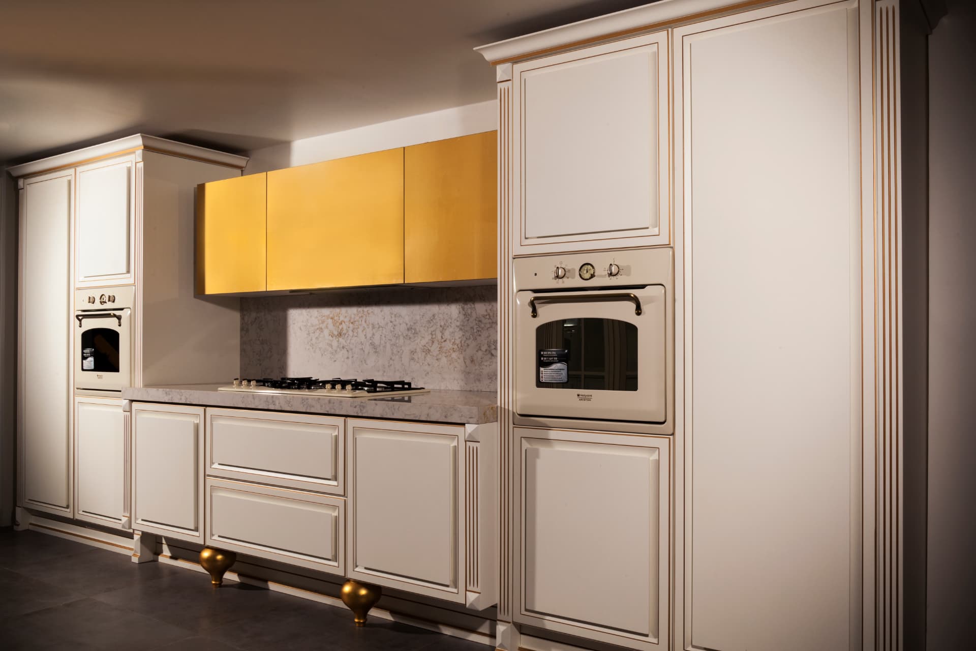 Classic and neoclassical kitchens with installed stone surfaces, view 2